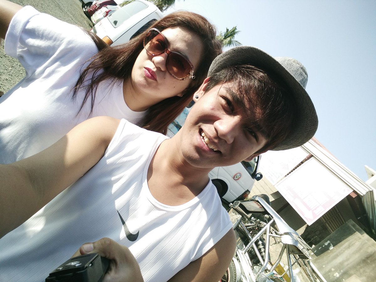Mightynathan_'s tweet image. With my sista! #pimpleproblems