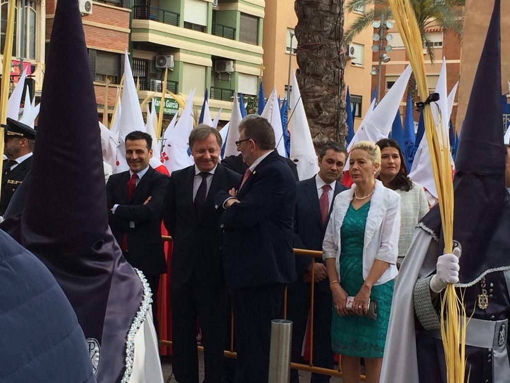 jcmoraguesf's tweet photo. En el Encuentro de la #SSantaTorrent2016.Gracias a los miles de cofrades que hacéis posible esta gran fiesta. https://t.co/XWA2iEHxfw