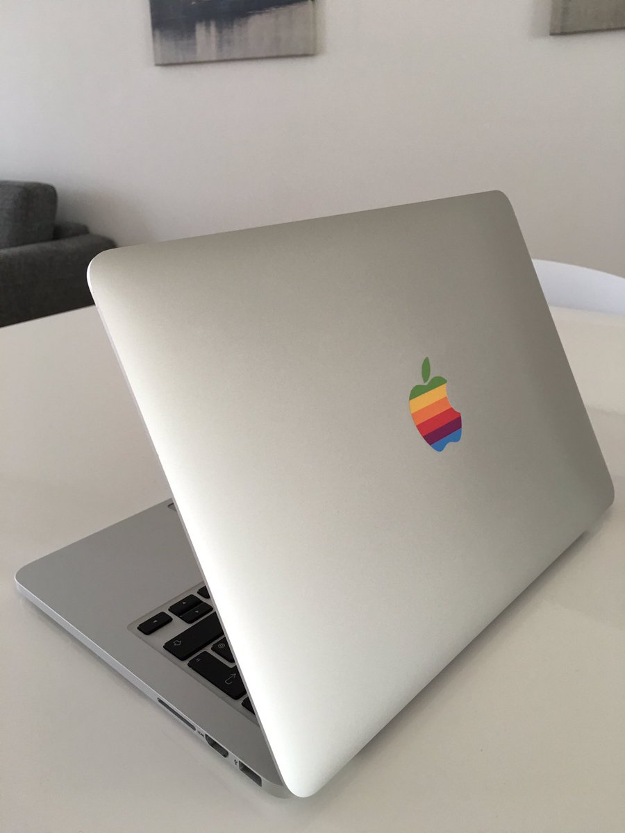 Michaelbrochner's tweet photo. So retro 🤓🍎👍 #retro #Apple #macbookpro @vinylinfusion https://t.co/SZFZCrb1Yp