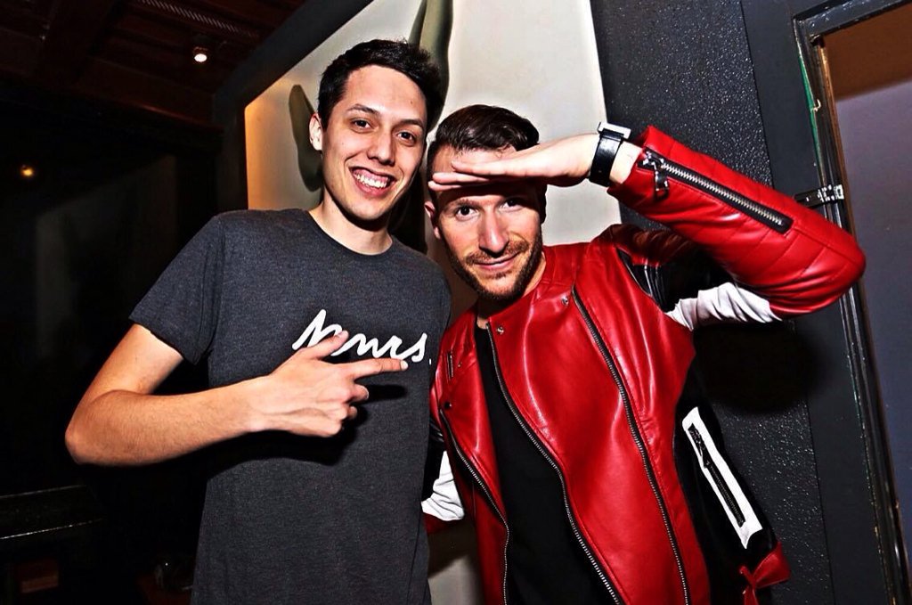 ralphcieli's tweet photo. It was a honour playing before you @DonDiablo, hope you'll listen to the demo I gave you on usb 😊 https://t.co/E6WXO2rA4A