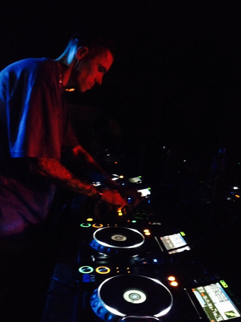 stacitayler's tweet photo. #awol @jmanikuk #thequbeproject  🎶✌️#dnb https://t.co/4qxtqCy2cd