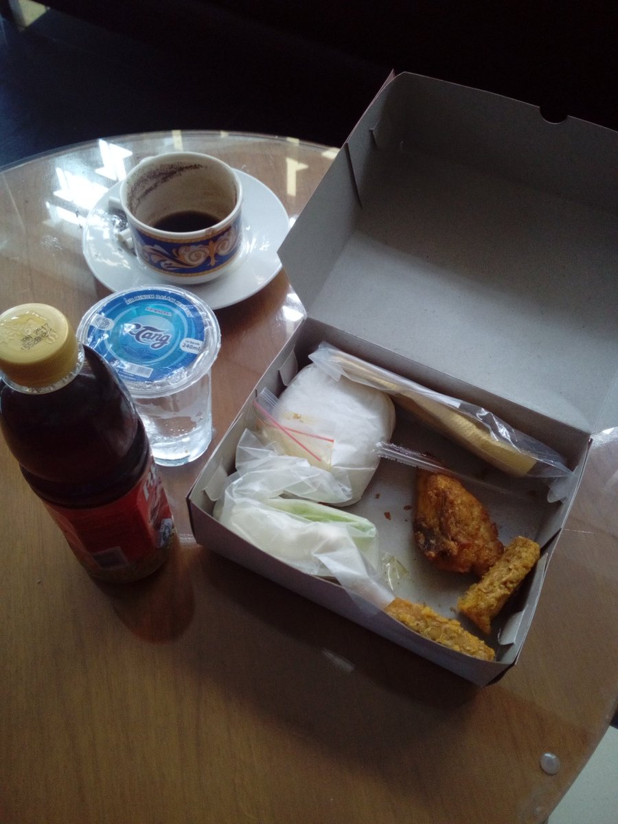 Makan siang dulu aah..slamat makan....