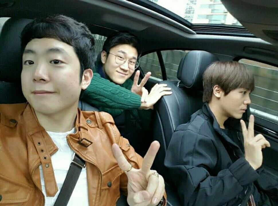 MblaqMirth's tweet photo. pergi dari kenyataan
hidup ini penuh kebohongan
jangan cepat percaya
-mireu 27 maret 2016 https://t.co/ZimXTVcqKo