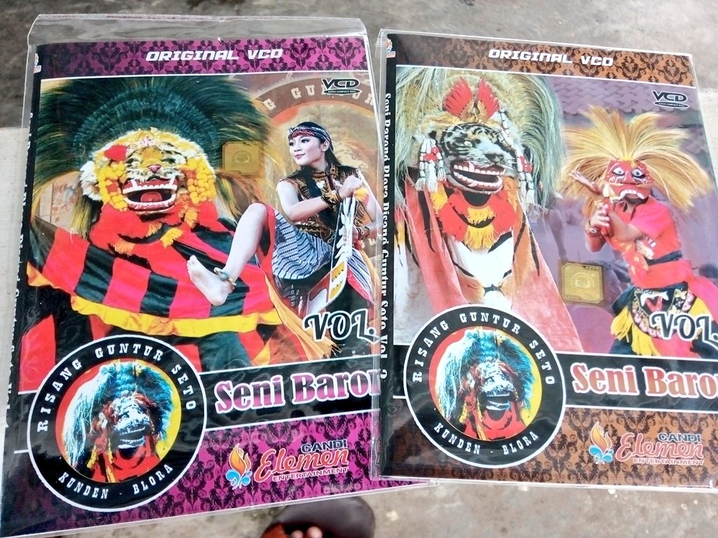 info_Blora's tweet photo. Kaset VCD original Kesenian Barongan Blora "Risang Guntur Seto" sudah jadi, kalau ada yg minat bisa invite 5BE17EC1 https://t.co/pTpadDERsi