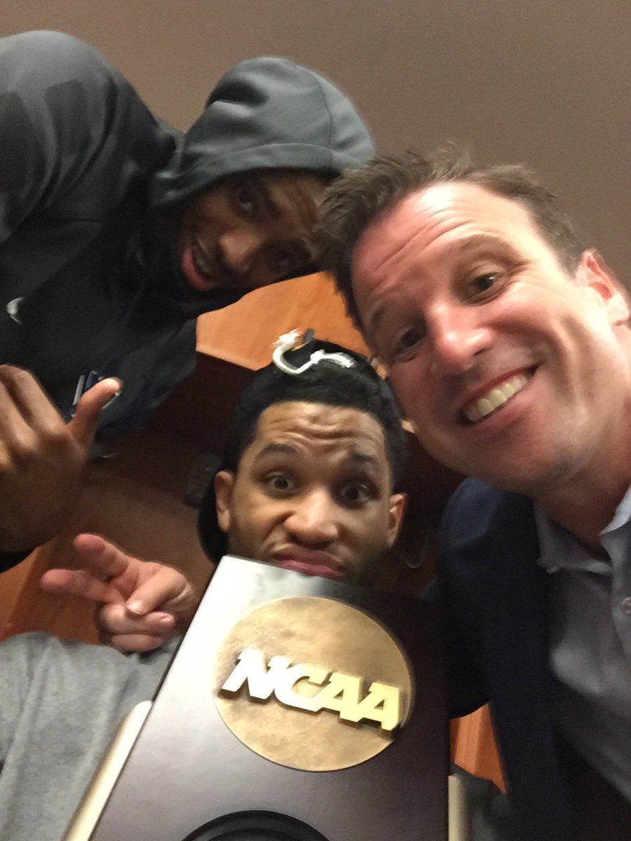 MarkJackson_NU's tweet photo. Thanks #NovaNation for helping us bring this home...still have work to do, see you in Houston #FinalFour https://t.co/anmu0Z9iaU