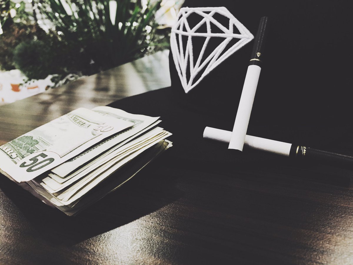 weastcoast2's tweet photo. #diamondcap #diamondcigarette #dolars 💵💎 https://t.co/6RX6c4kZb6