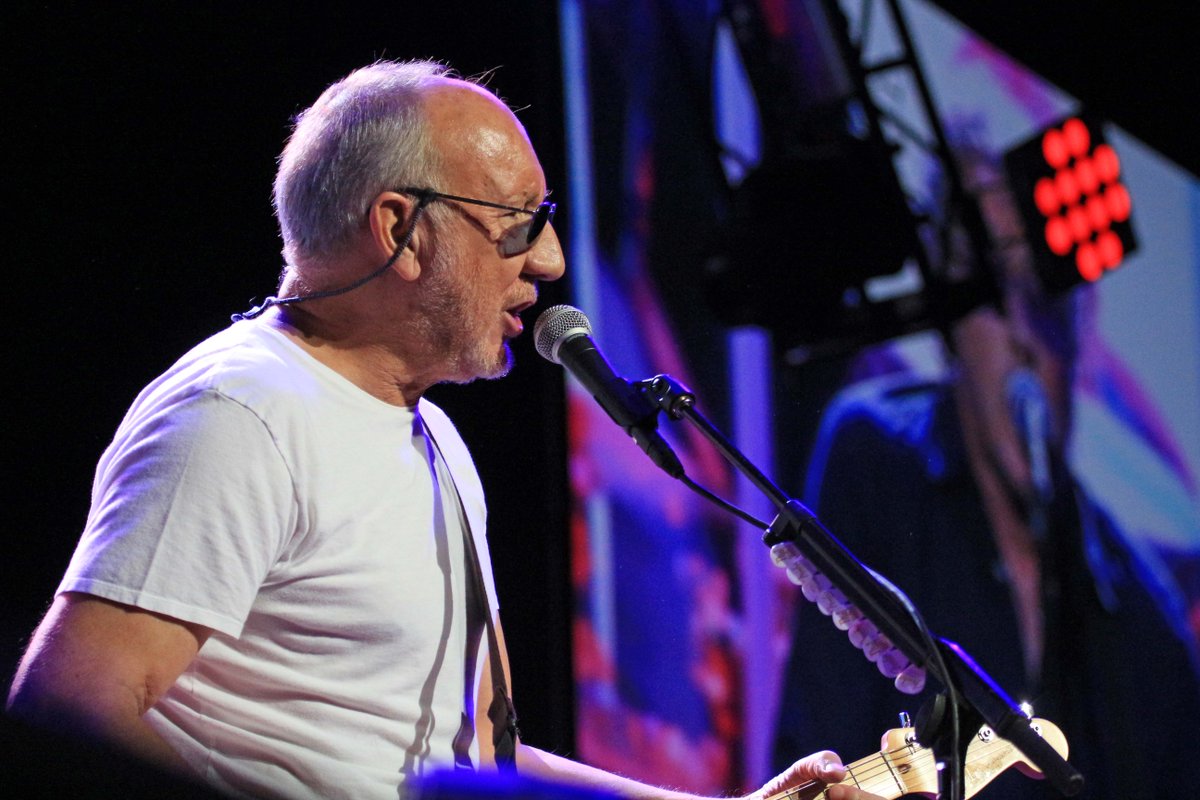 SlideShowJimmy's tweet image. Great #STL show tonight, @TheWho @simont40000 @talwilkenfeld! You guys rock :-D