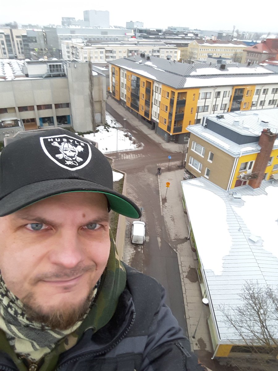 Hendenvaara's tweet photo. Päivän spotti: pian purettava Lappeenrannan Kaupunginteatteri ja #5000m2 taidenäyttely. #taidettapurkutaloihin https://t.co/ytAil41hUp