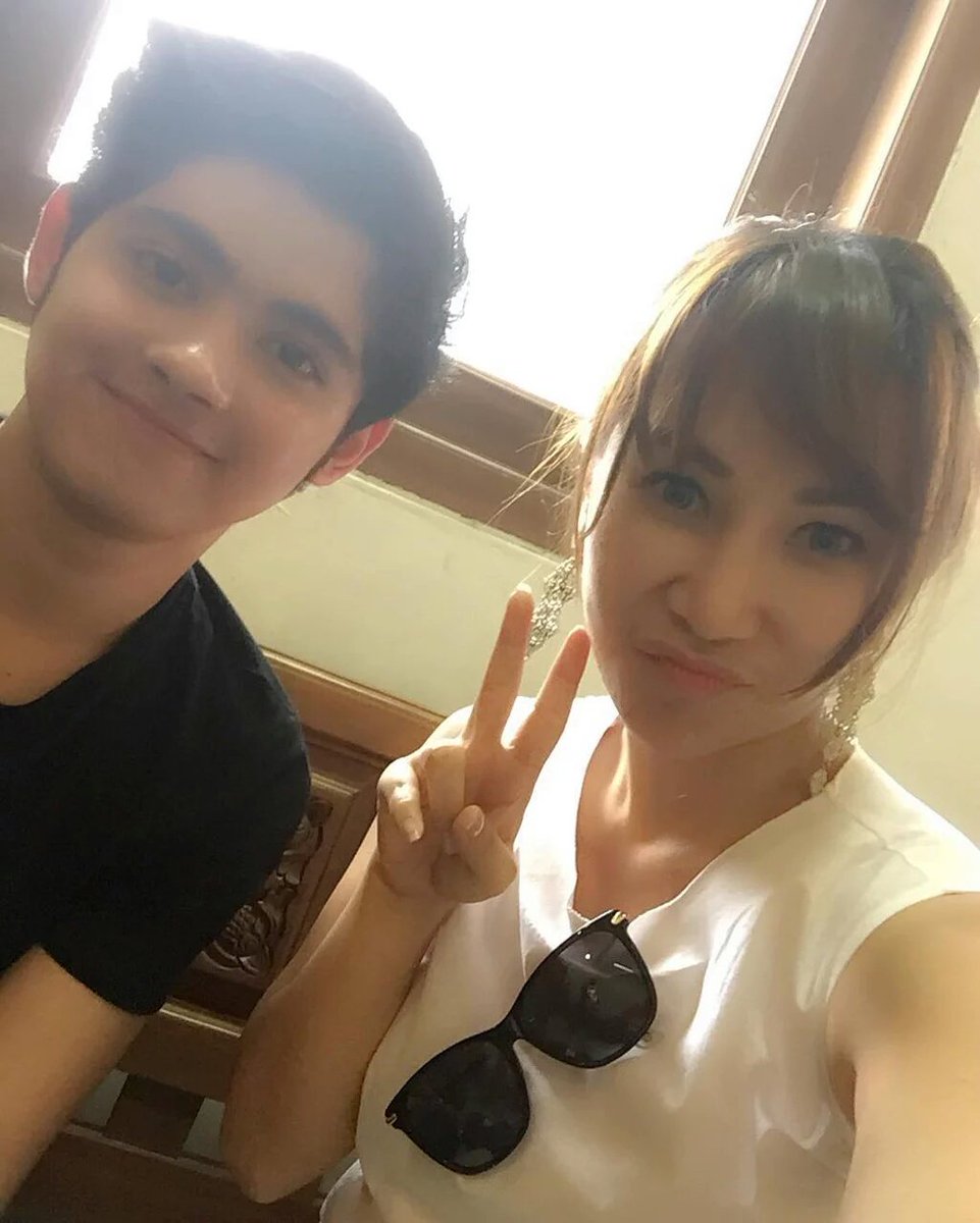 lisa_tz93's tweet photo. "@ALIANDOO_FAN: Hellaaaw. Semangat yaa #MiniConcertAliandoMLG https://t.co/GrwSPCjhZk"
