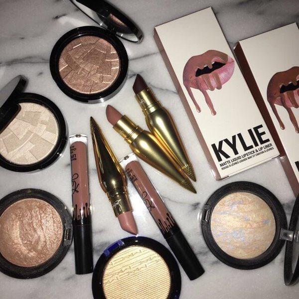 thefemaleboook's tweet photo. *cries in princess* i need these https://t.co/ZAk5AtYmKk