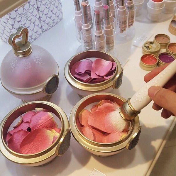 thefemaleboook's tweet photo. *cries in princess* i need these https://t.co/ZAk5AtYmKk