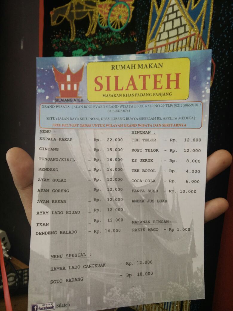 Hari libur waktunya menghabiskan waktu dg keluarga tercinta,  makan siang bersama salah satu pilihan yg baik