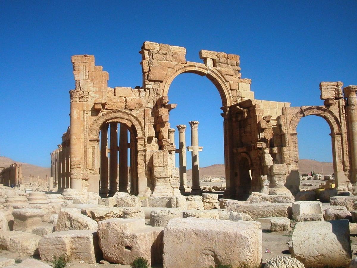 samykleyb's tweet photo. كلما تقدم #الجيش_العربي_السوري ، كثر المهللون المادحون.سبحان مغير الاحوال 😃. #تدمر تستعيد عبق والحضارة والمجد. https://t.co/zQRxoR189d