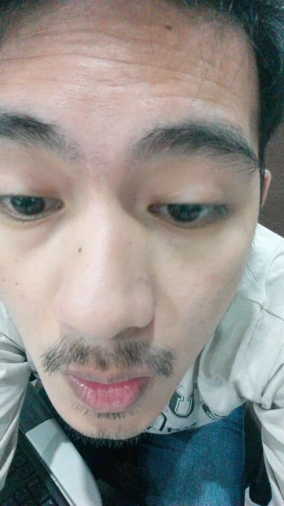 emerjensie's tweet photo. My kind of Sunday. #OfficeBoy #EasterWork https://t.co/SMszyFfjtU