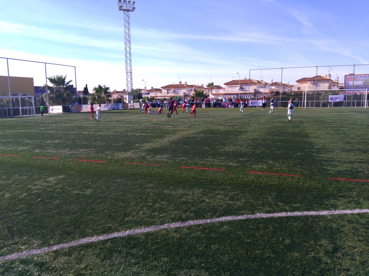 ¡Muy igualada en los primeros minutos la final de los Prebenjamines entre el <a href="/cdalberca1974/">C.D.Alberca-Gispert</a> y el <a href="/elchecfoficial/">🌴</a>!