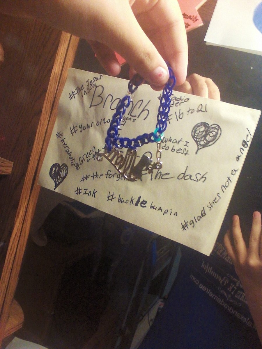 AprylThrift's tweet photo. its my13th birthday wish my mom could be here for it but  I made a bracelet with a charm I gave her #liveyourdash 💝 https://t.co/RgBuzMNCa8