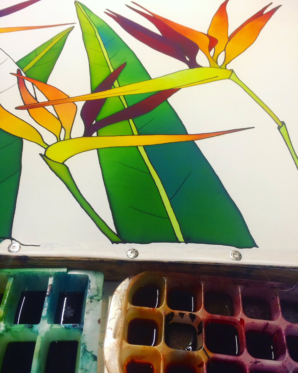 CamilaVelvet's tweet photo. 🎨🎨 #silk #handpainted #handmade #camilavelvet #design #exclusive #process #painting #colours #sevillahoy #fashion https://t.co/2bNfYRGHuz