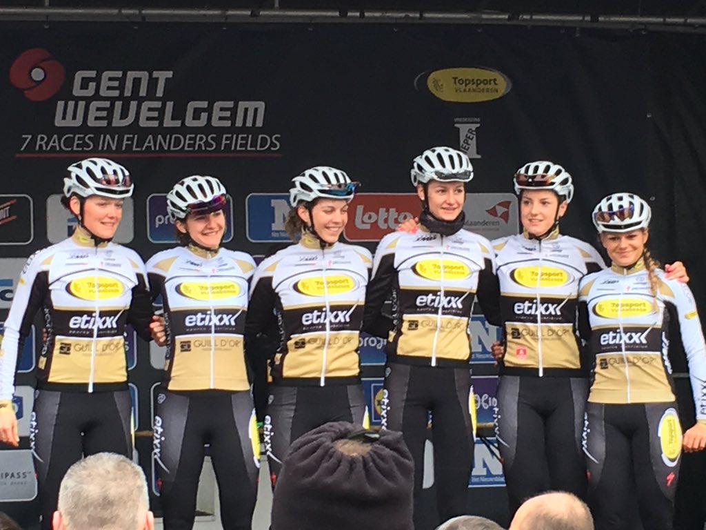 Guilldor's tweet photo. @teamTSVLA #sportivebeauties toch wel het mooiste team toytoy https://t.co/ku9Z9RmDfM