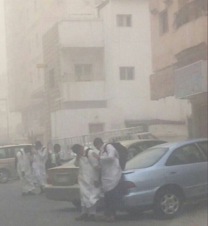 SaudiNews50's tweet photo. صورة متداولة ..

غبار جدة يمنع الطلاب من الوصول إلى مدارسهم .. واستياء واسع من صمت التعليم .

#جدة #الغبار https://t.co/HT5deQ530X