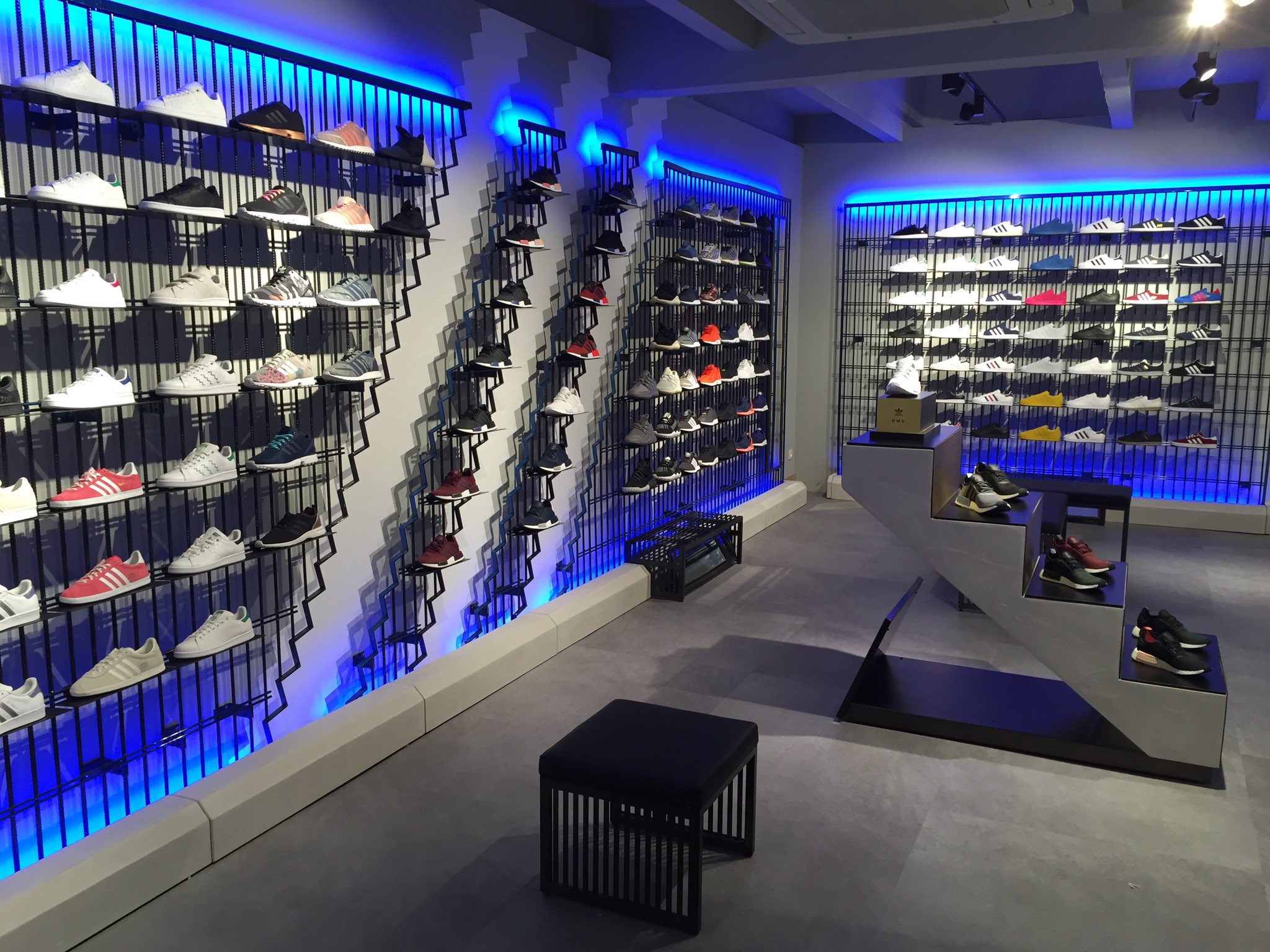 Brest on Twitter: "La boutique Adidas, 130 m2 de streetwear via @ouestfrance https://t.co/tzyr5yvt4C https://t.co/0l0swyijDS" Twitter