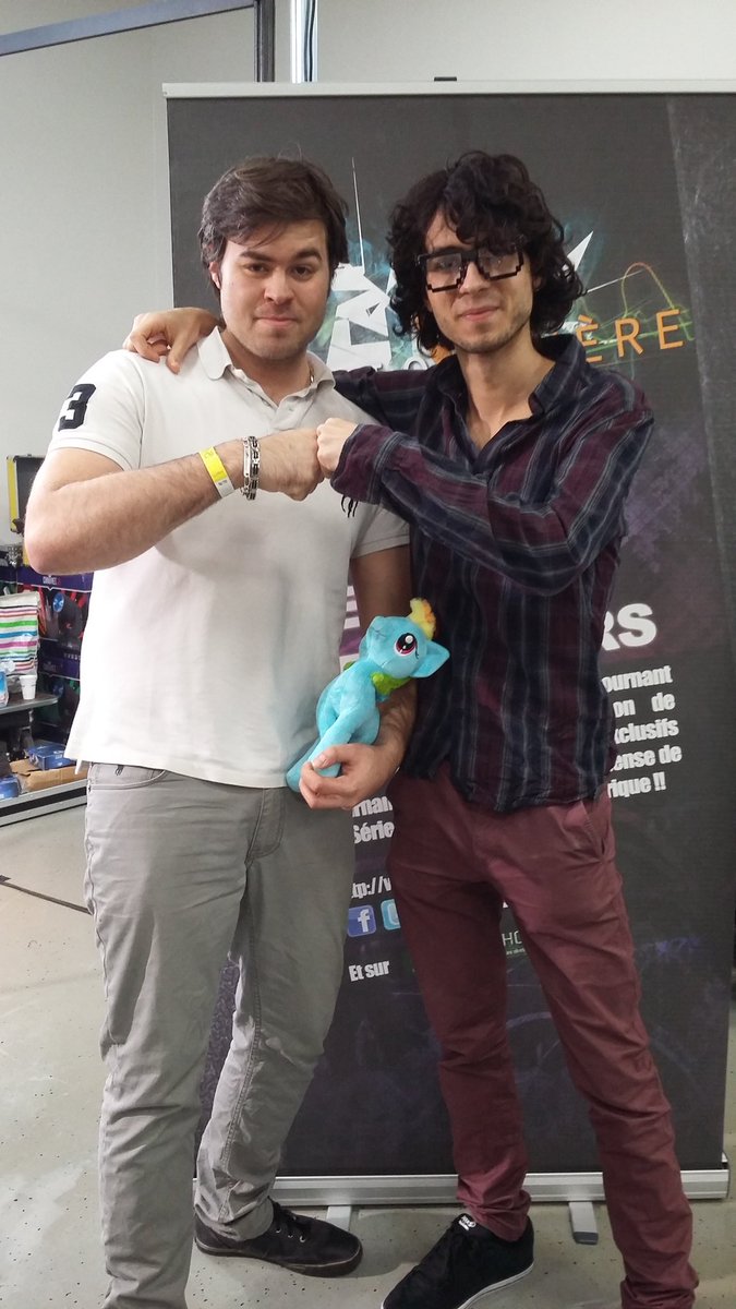 RadiosphereWR's tweet photo. L'auteur-compositeur et youtuber @OhPonyBoy_ est venu sur le stand Radiosphere #webradio #brony #kamocon #youtuber https://t.co/P0sojoR7by