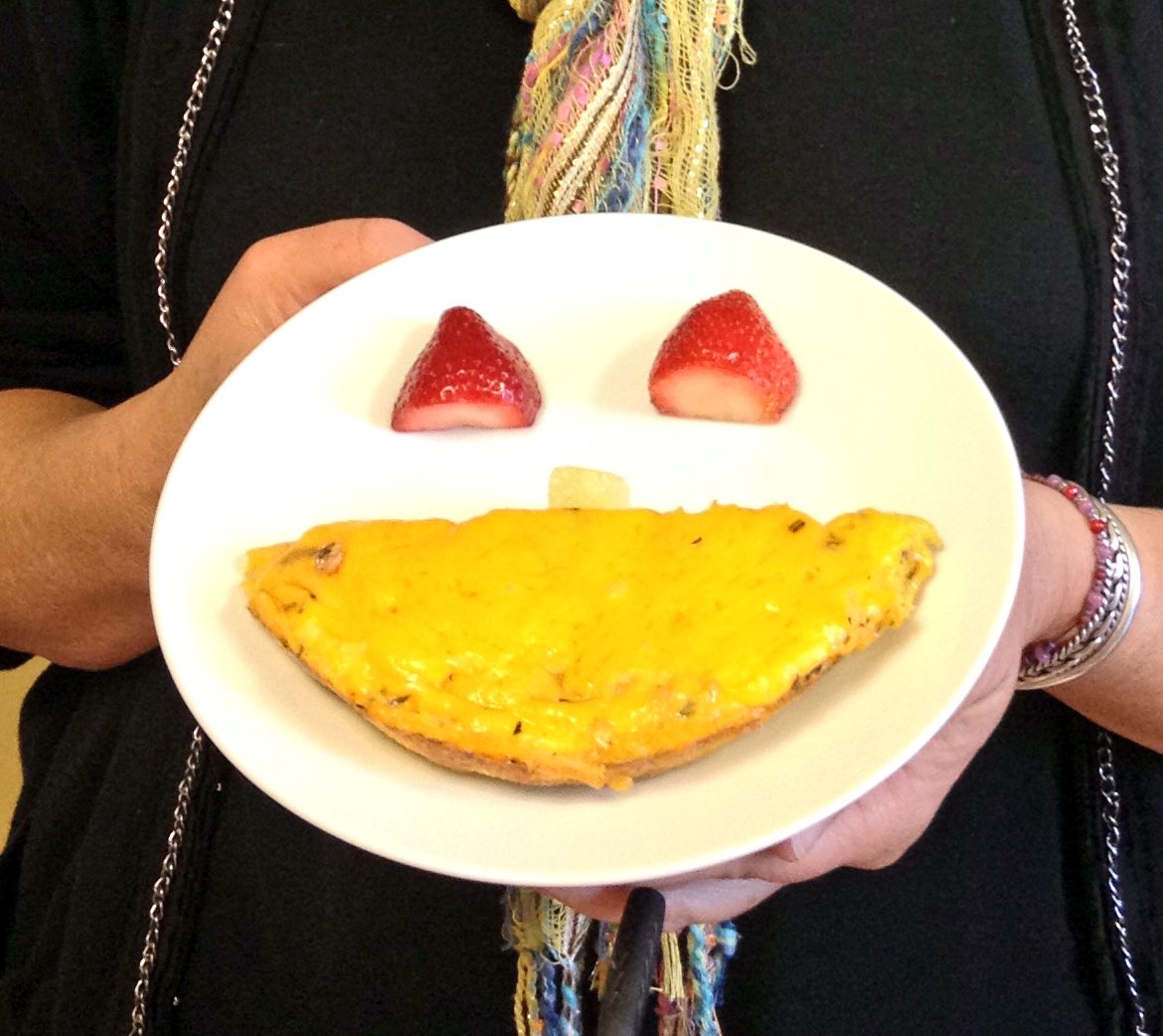 thesmileykylee's tweet photo. Easter is not about eggs, yet at least this one makes a smile! #smileeveryday #randomsmiles #kindahandmade https://t.co/Gpmmj40Qdf