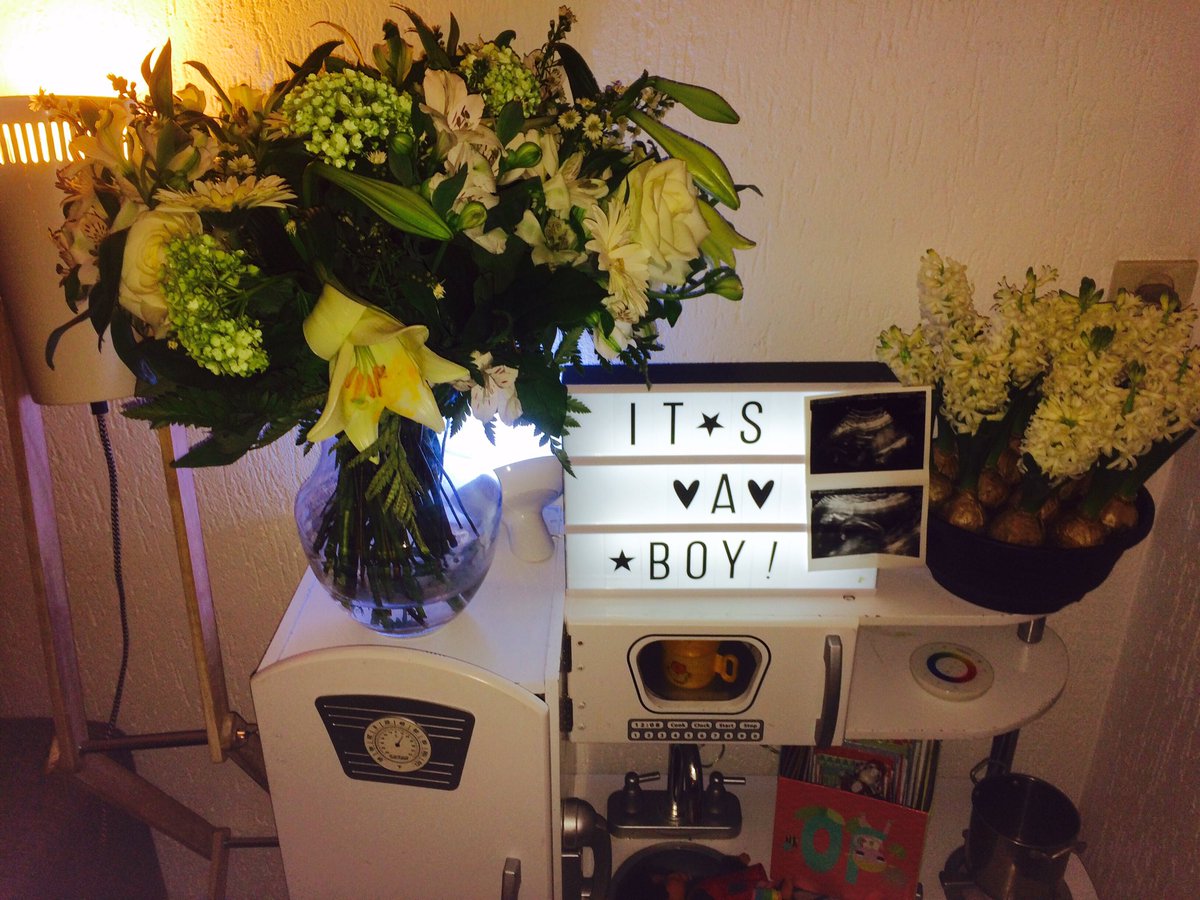 Whoop whoop, ik krijg een broertje 👦 Papa &amp; ik blijven in de meerderheid #jippiejee 1 zusje is echt genoeg 😅