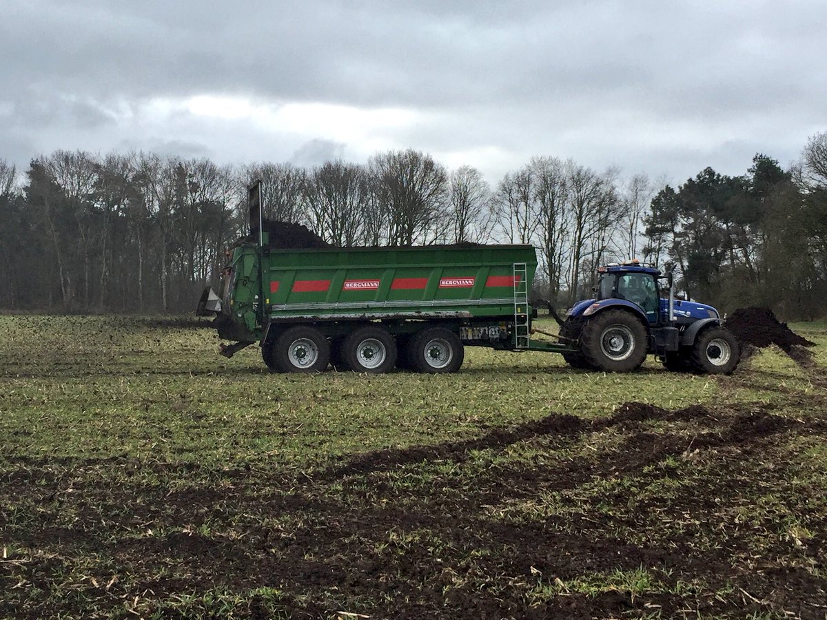 jacobvdborne's tweet photo. Deze week de eerste veldwerkzaamheden uitgevoerd. Variabel compost strooien op bodemscan met Randy Goris uit Dessel https://t.co/Dfgm66z716