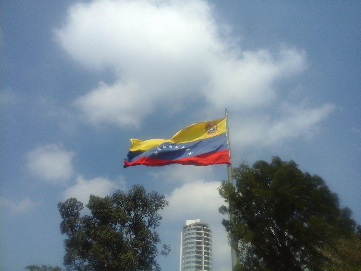gcolmenarez7's tweet photo. Nuestra Bandera, nuestro Tricolor Nuestra VENEZUELA...! https://t.co/OrClKAUwKh