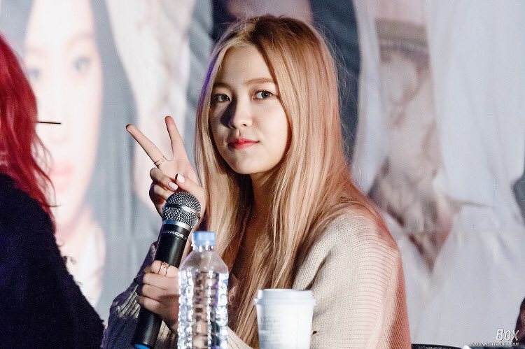 5REDVELVET's tweet photo. [HQ] 160326 RED VELVET at #THEVELVET Fansign in Cheongnyangni Lotte Department Store

YERI by @boxgame3 https://t.co/rjp8fFLxwu