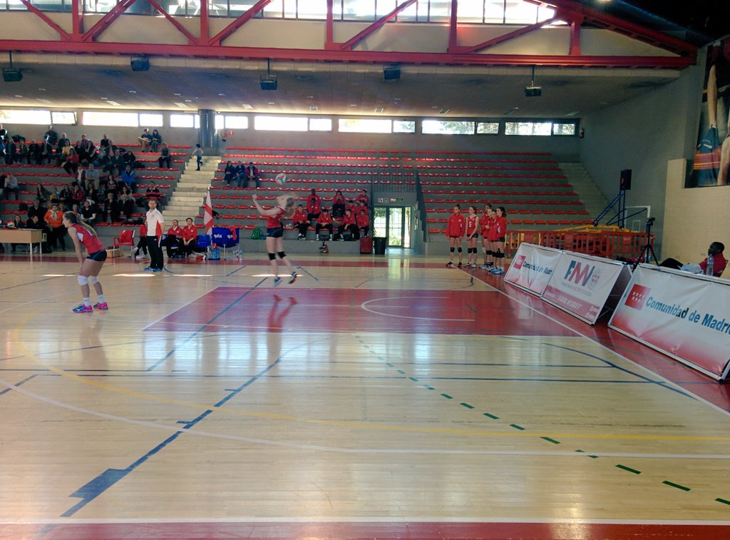 FMadridVB's tweet photo. ÚLTIMO partido del 'Madrid Spring Trophy' entre @VballEngland Sub-17 y @FMadridVB Sub-15 Femenino @ComunidadMadrid https://t.co/UhUI3ahyw7