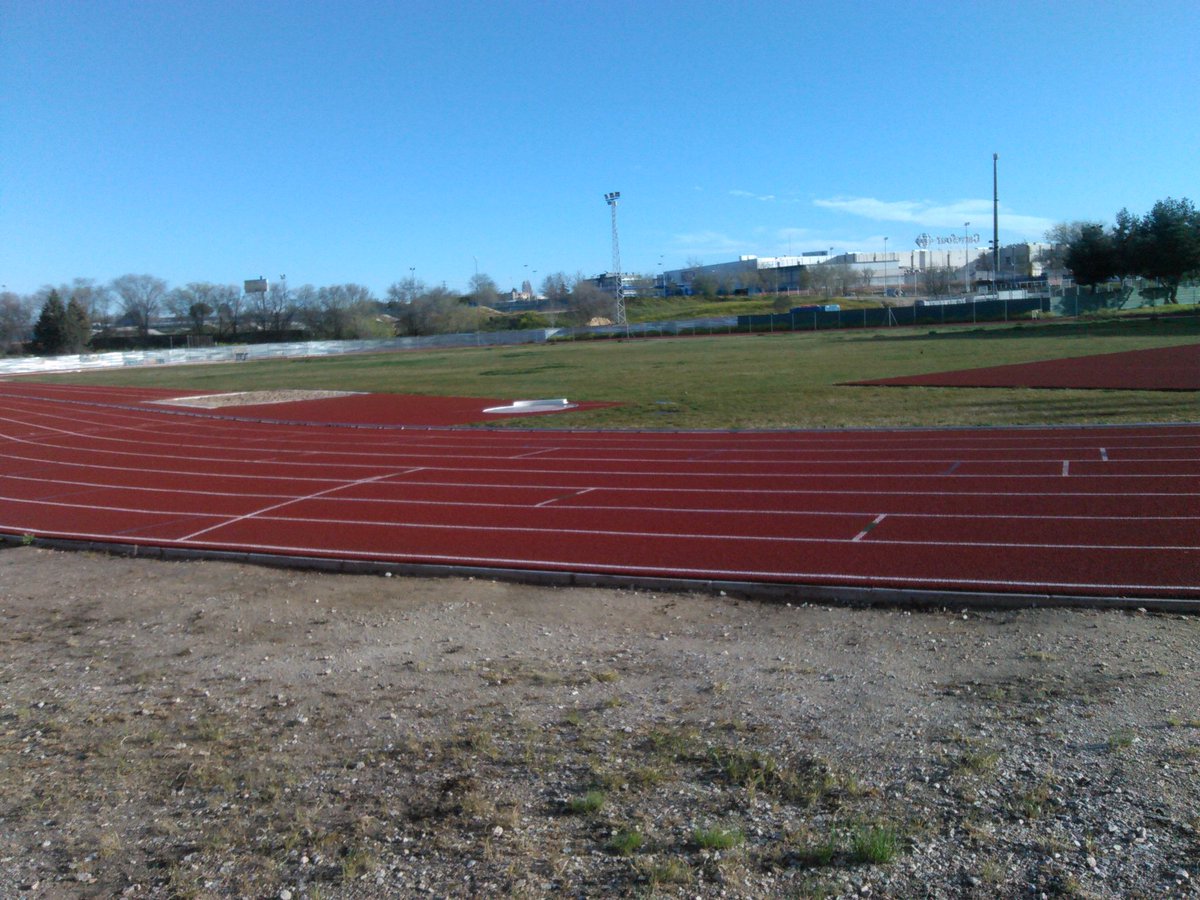 Fin 1*10000-37:40
5*1000-3:35,3:32,3:30,3:28,3:15+2'6 de rodaje sueltapiernas, a seguir con el domingo jm