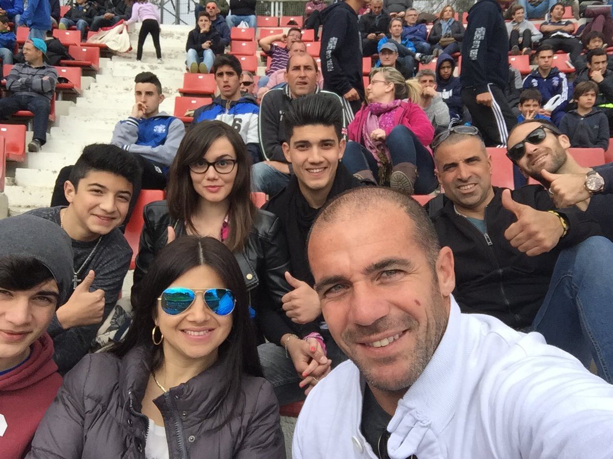 RiflePandiani7's tweet photo. Arranca la final del #Mic16 @MCFAcademia vs Espanyol viendo con la familia a @GabrielCT24 dale Lagartijaaaaa!! https://t.co/axsKqdZ03p