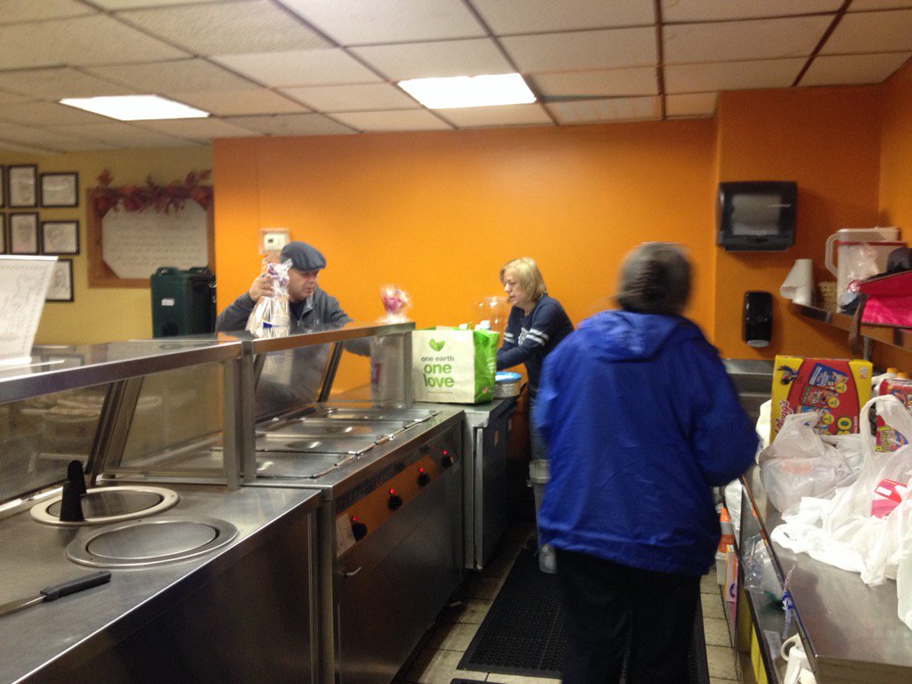 tymar74's tweet photo. St. Pius volunteering on Easter morning. #reallydoinit https://t.co/IW1jrpK7XY