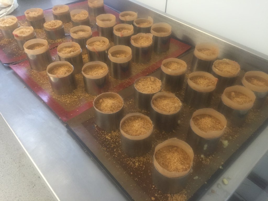 BoringdonChef's tweet photo. Easter rhubarb and apple crumbles.....#sundaylunch #lush https://t.co/mmUU4jbKOq