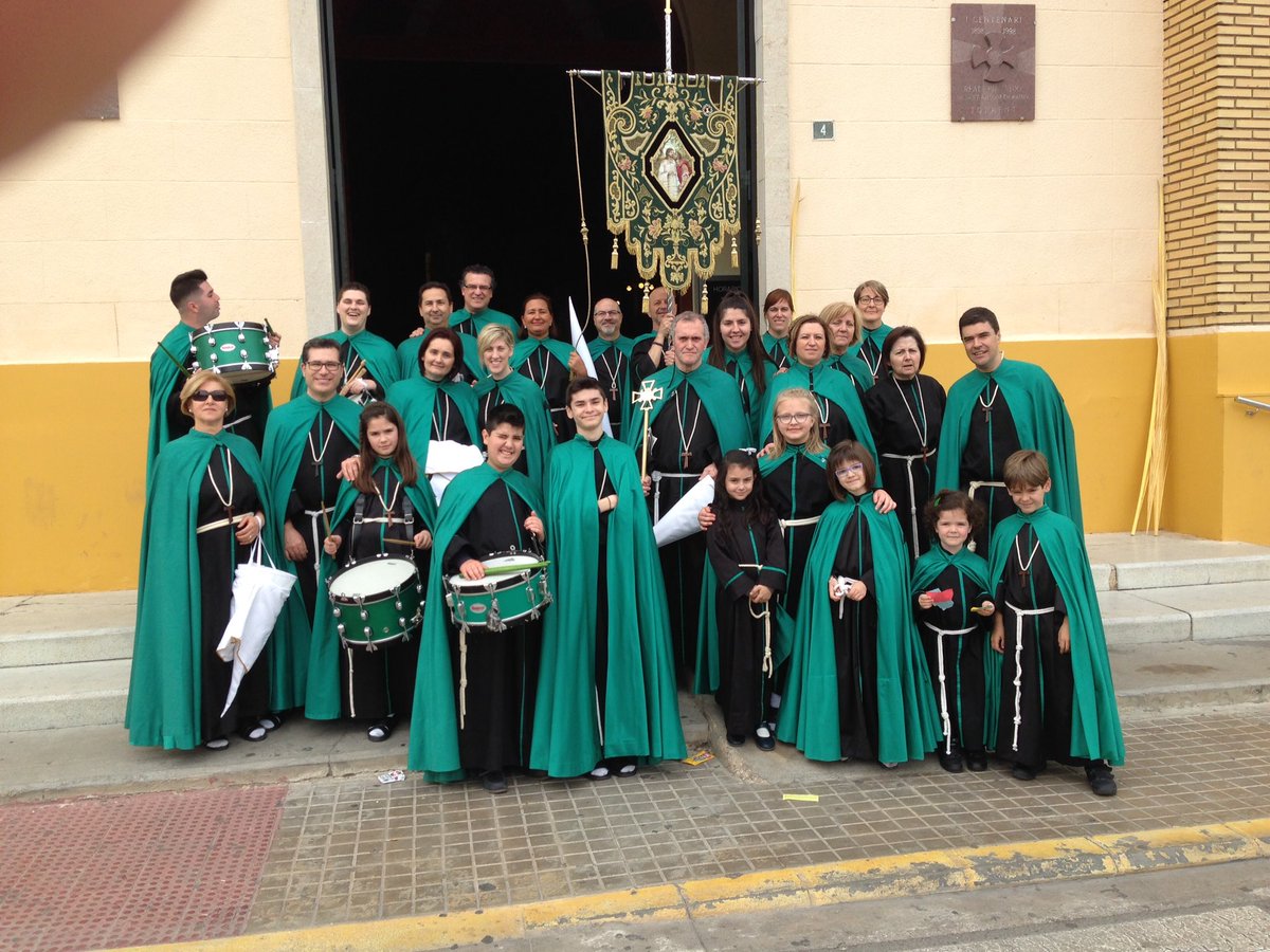 elprendimiento's tweet photo. Foto de familia. Ya ahora a celebrar la Resurrección de nuestro Señor. #SSantaTorrent2016 https://t.co/Vjs55BK4mR