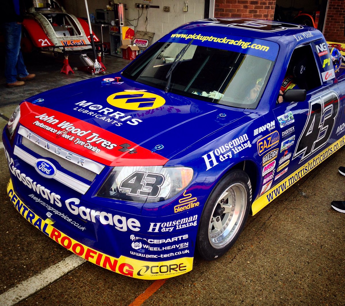 blend_line's tweet photo. When you roll round in your Ford Ranger truck, does it look as good as this one? #blendlineapparel @leawood43 https://t.co/5POhN2ccIj