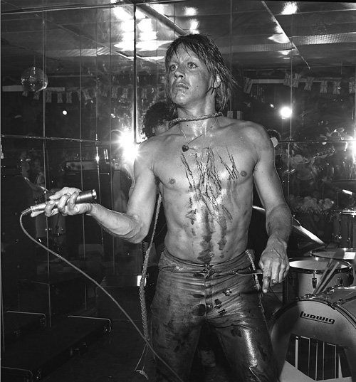 74年8月ナイフで胸切り刻む流血ライブatイングリッシュディスコ Iggy