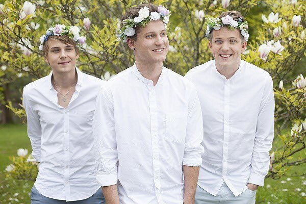 Nous vous souhaitons de très bonnes Pâques et si vous avez trop de chocolats on peut vous aider à les finir!