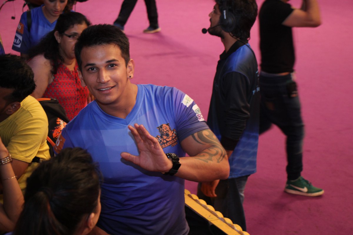 ChandigarhCubs's tweet photo. 10th pic of d exclusives! A Cute 'Hi' 4m newest Cub @princenarula88 of #fREAKINbLOODYbRILLIANT team #ChandigarhCubs https://t.co/DBjlw0HmCA