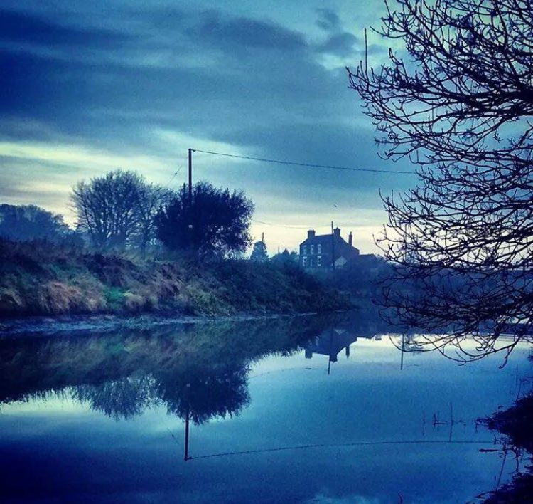 This is beautiful - shared by @KingsdykeMark Frithville nr Boston at first light. @standardboston @Discover_Boston