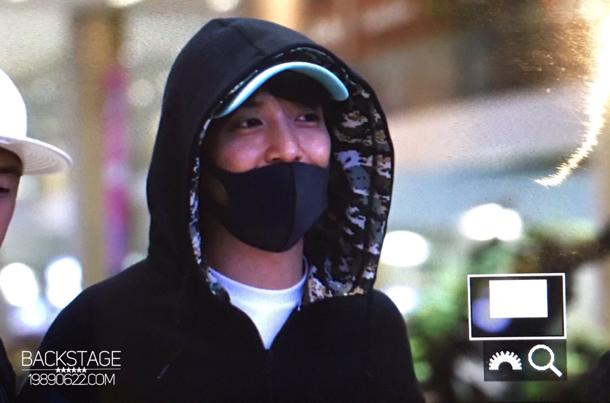 Lok_Boice's tweet photo. 20160327 인천공항 입국 #정용화 1 웃는 것 봐요ㅋㅋㅋㅋㅋㅋ https://t.co/r8kF7lAekd