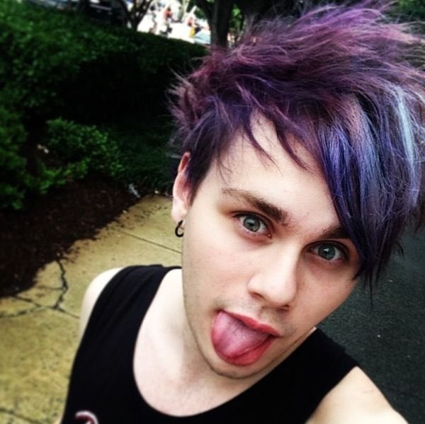 i5sosupdates's tweet photo. RT for astro mikey #BestFanArmy #5SOSFam #iHeartAwards - Vicky https://t.co/keVP5fwkv9