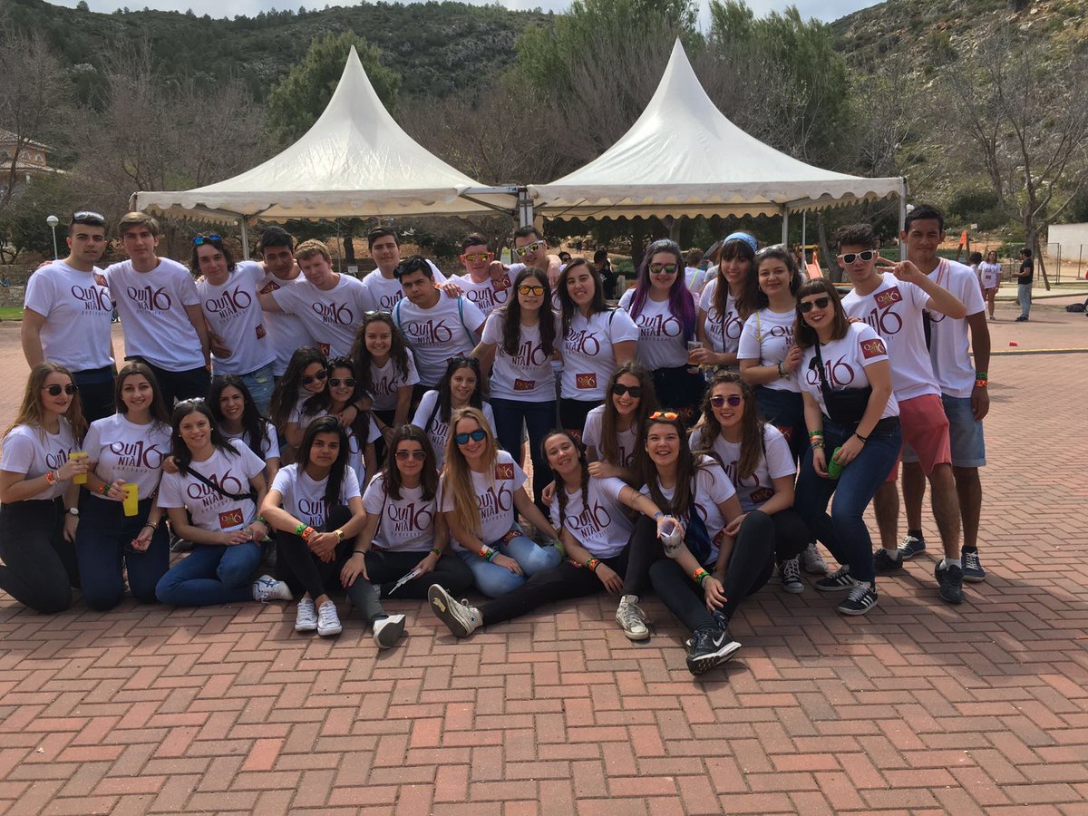 Quinta2016Pdg's tweet photo. Nosaltres ja estem al Patro gaudint de la festa, que espereu??? #HoliDesperadosFest https://t.co/zFRrVlvDBJ