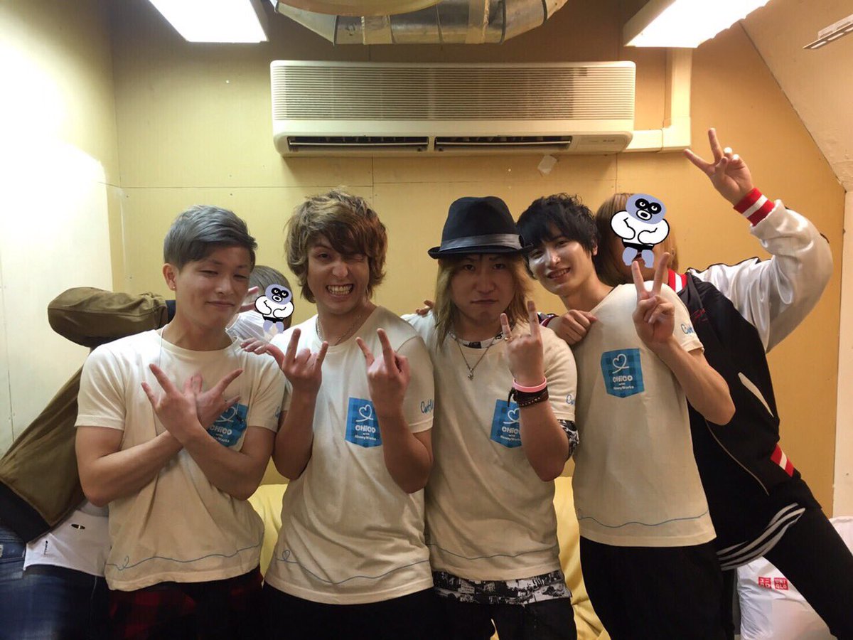 kaizoku_stereo's tweet photo. CHiCO with HoneyWorks ワンマン3rd終わりました☆
1st、2ndに負けない熱気で、やってる俺らもすげー楽しかったぞ！！
また会いましょう☆
気をつけて帰ってね！来てくれたみんなありがとう！
＃ちこわん 3rd https://t.co/6ovf2LcxgH