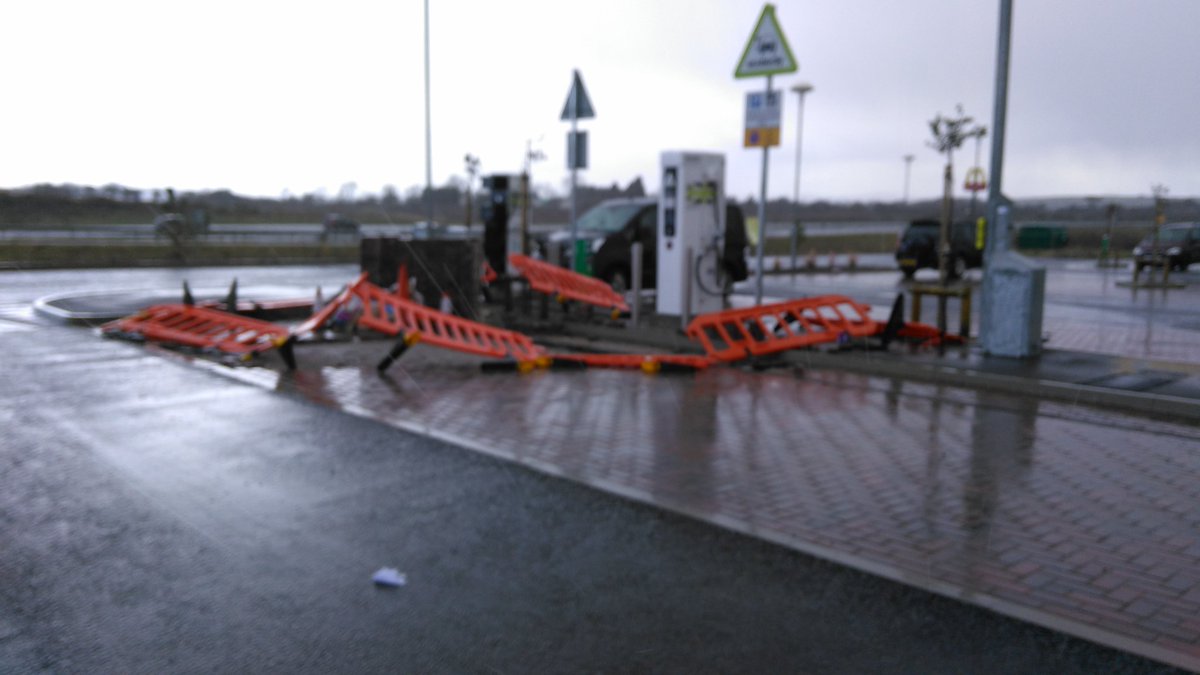 ProperBicycles's tweet photo. @ElecHighway #CornwallServices both working new one still building site access from wrong side #chargeuk @Speak_EV https://t.co/ZHQ2jgGSPu