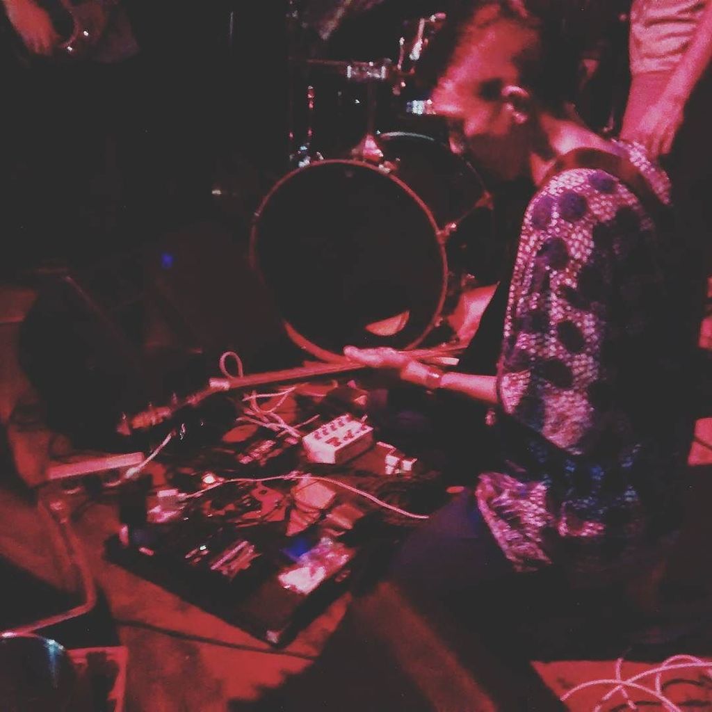 Seperti malam-malam sebelumnya, kami dibantu oleh satria bergitar mz @fikrihadiansyah dari <a href="/vincentvegaband/">V^</a> <a href="/thetri/">detri maulana</a>…