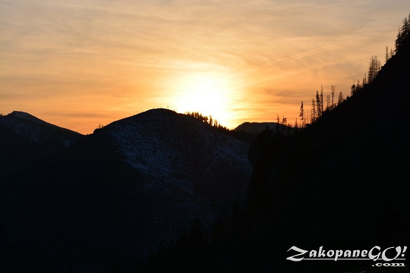 The sun sets on winter in the #Tatramountains view from Przysłop Miętusi #hiking #Poland #photography