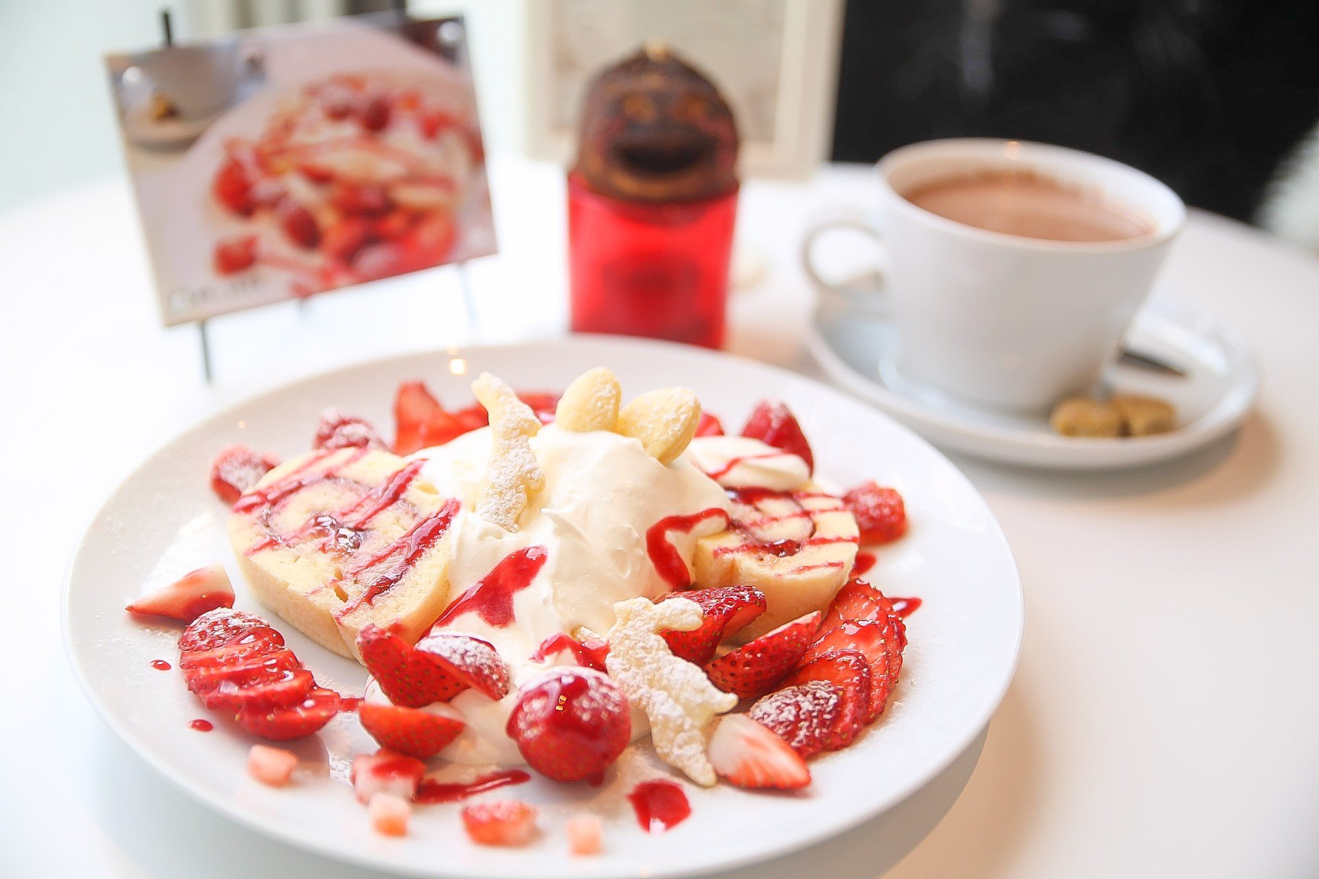 人権がない 仙川のcafe Vannier ๑ ๑ 苺と生クリームがたっぷりのショートケーキはイースター仕様 それからオレンジソースのベイクドチーズケーキ ドリンクにはカレー味のクッキー付き 盛り付けも繊細でどれも絶品 T Co Mhcx51b5oz