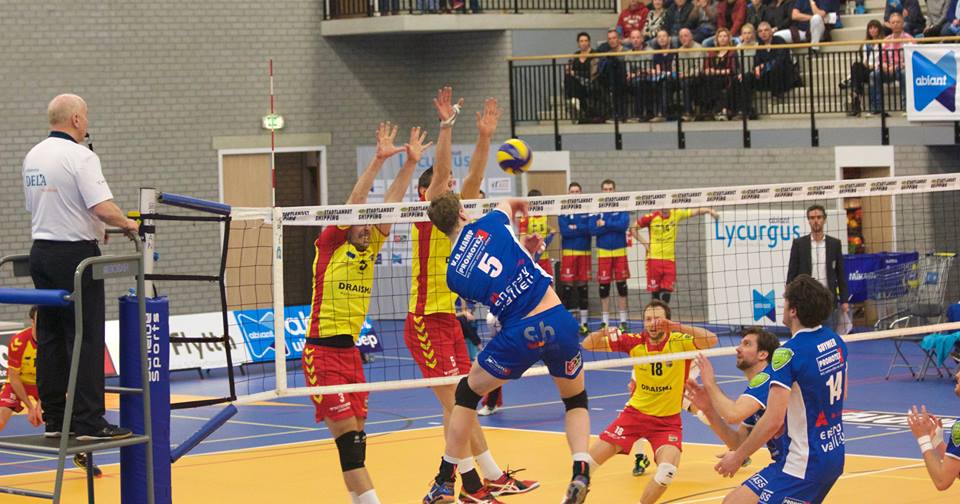 ZeroPointNL's tweet image. Mooie aanvallende acties in de 1e playoff wedstrijd van @lycurgus_volley. Gefeliciteerd met de winst! #volleybal